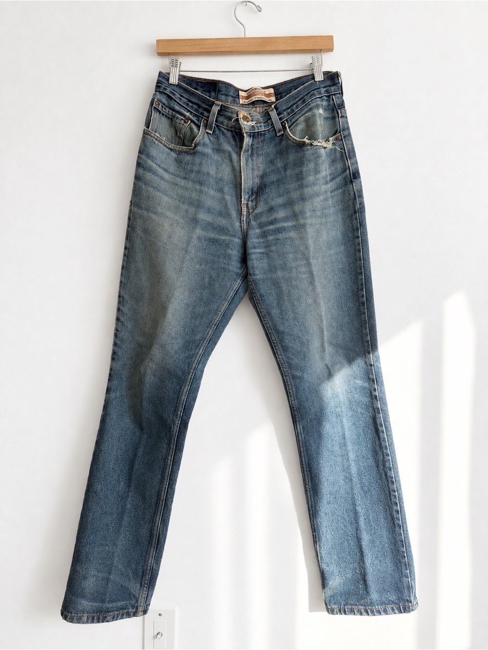 Women's Straight Leg Levi’s Jeans in Honeycomb Faded Washed Blue